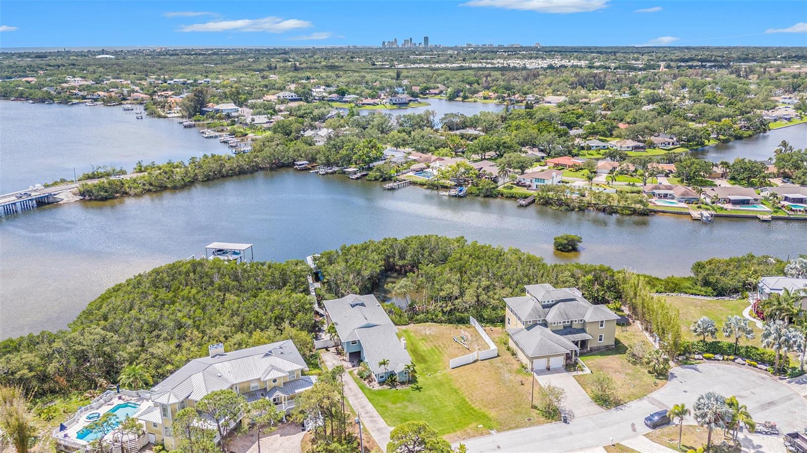 Image 6 of 18 For 734 Weedon Drive Ne