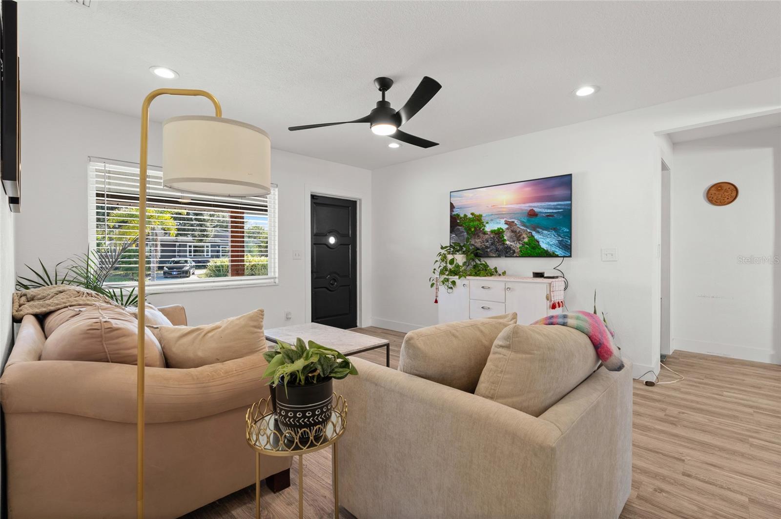 Image 2 of 22 For 775 39th Avenue Ne