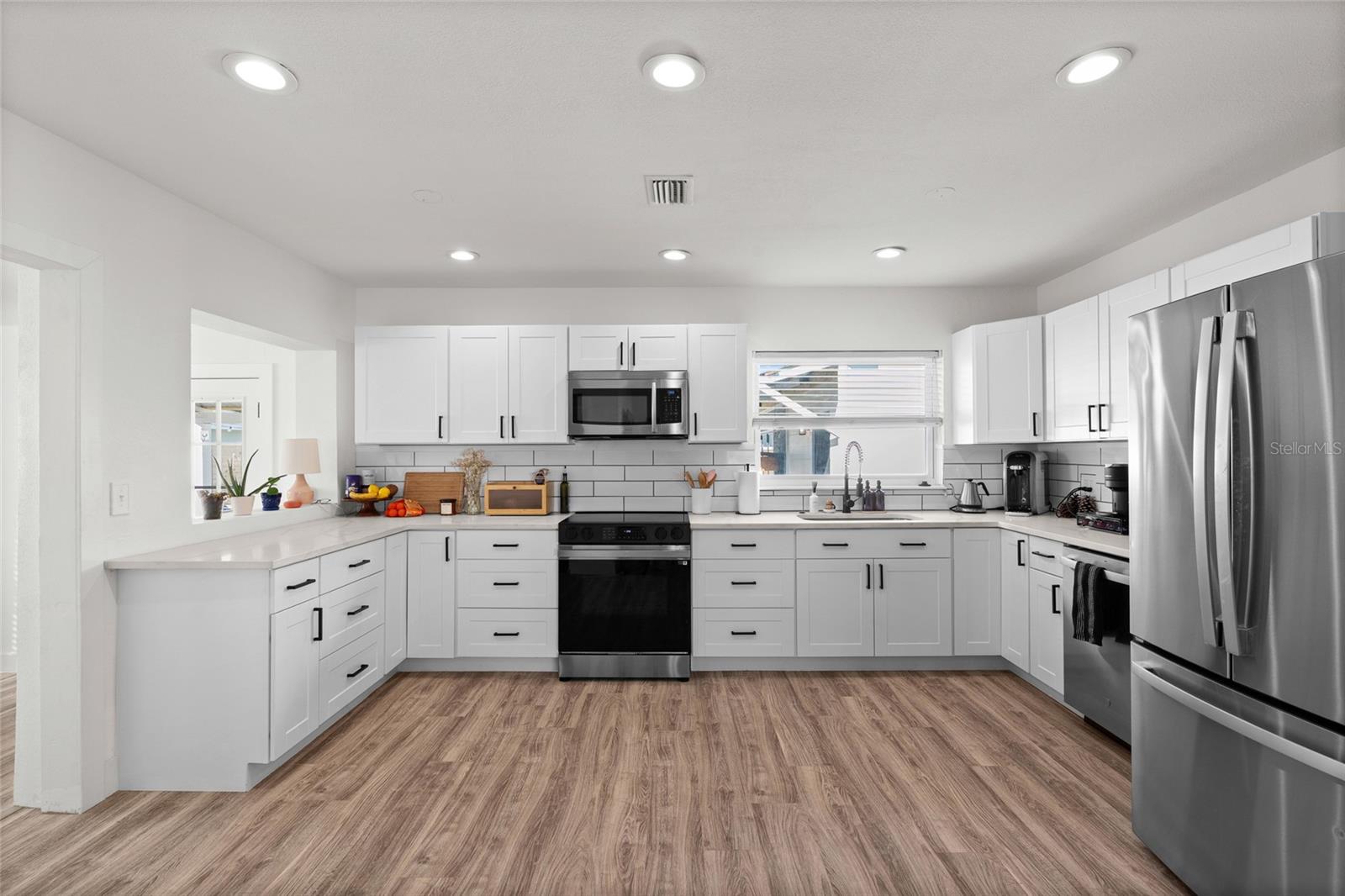 Image 3 of 22 For 775 39th Avenue Ne