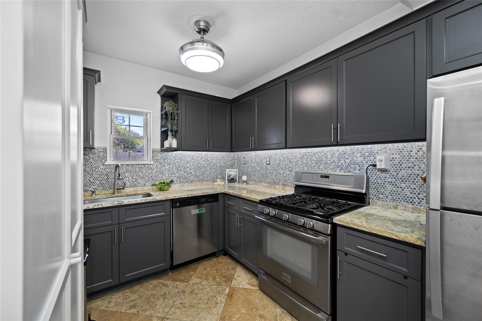 Image 23 of 67 For 1745 11th Avenue N