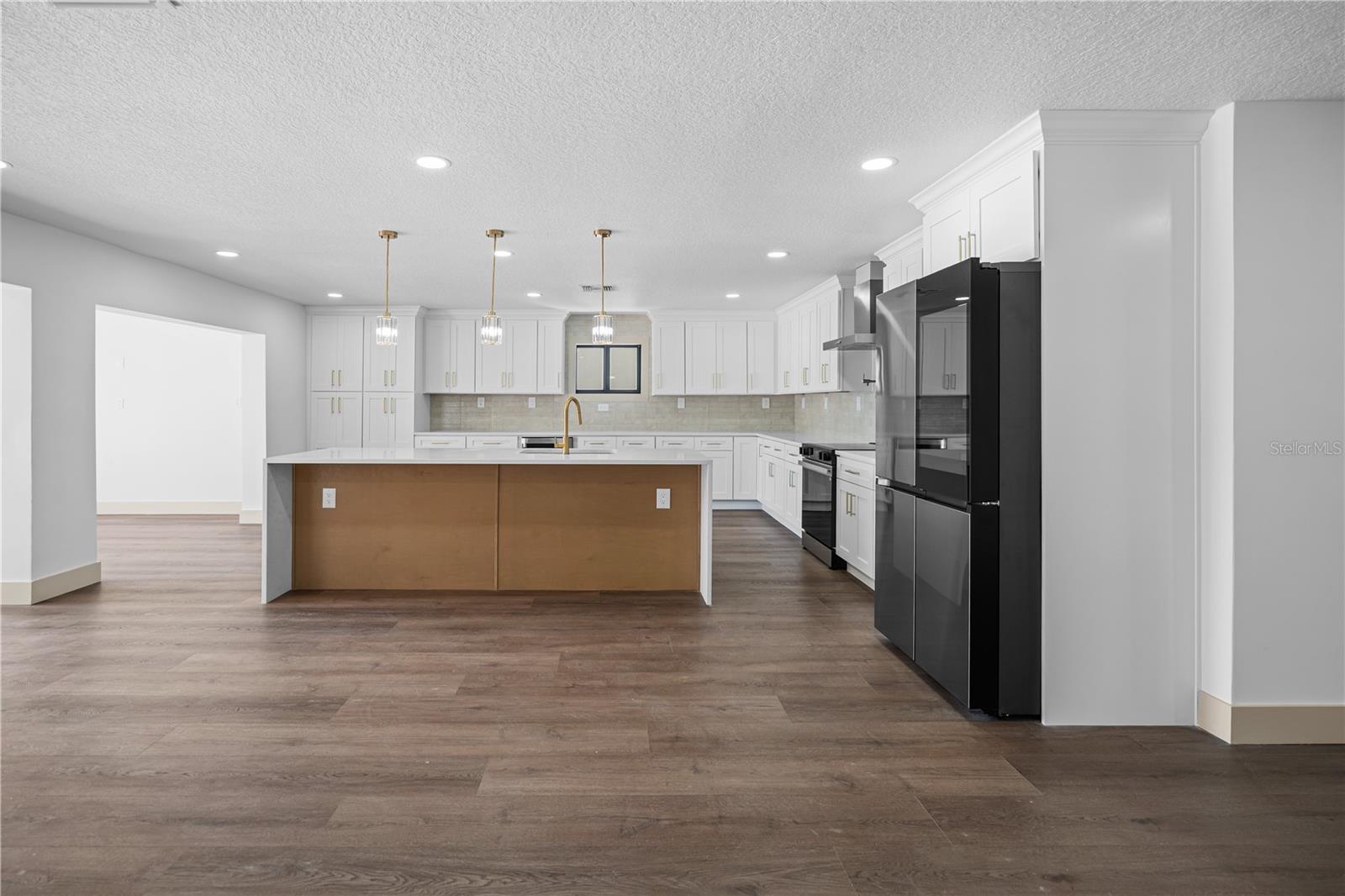 Listing photo id 9 for 567 Baywood Drive S