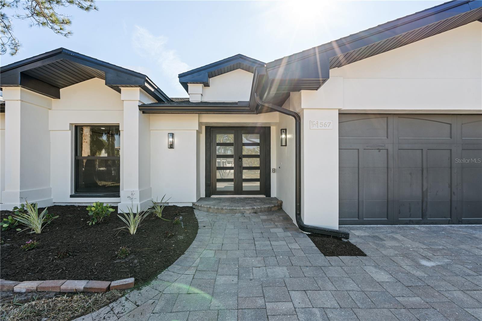 Listing photo id 0 for 567 Baywood Drive S