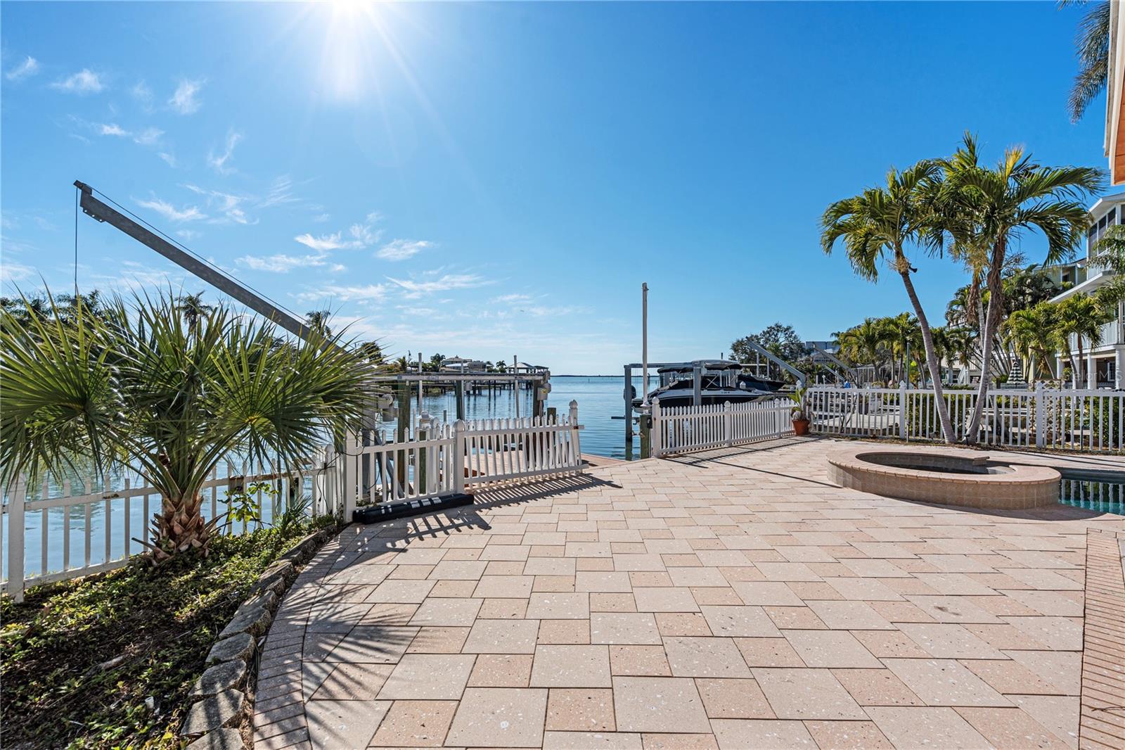 Listing photo id 18 for 567 Baywood Drive S