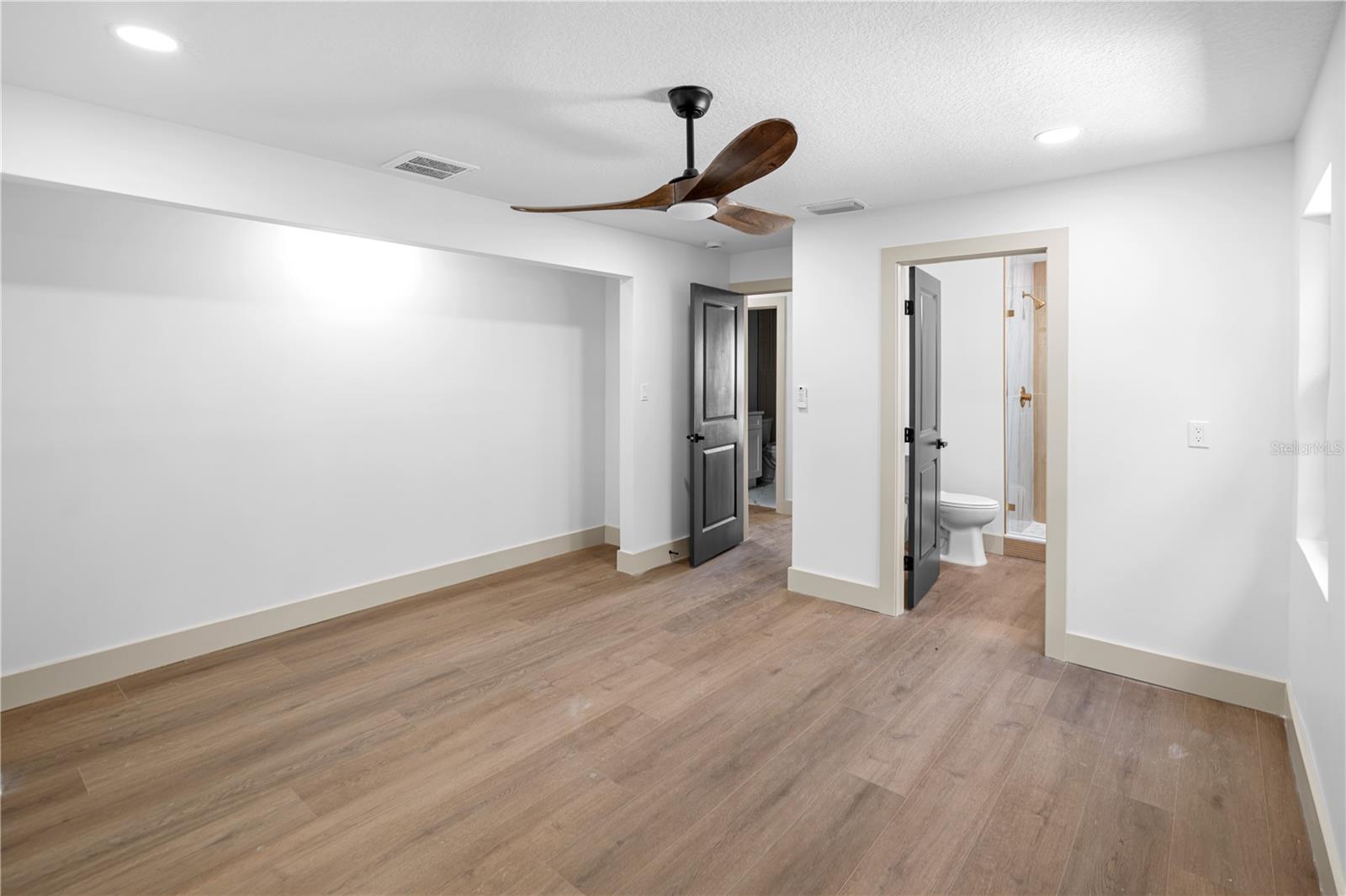 Listing photo id 27 for 567 Baywood Drive S