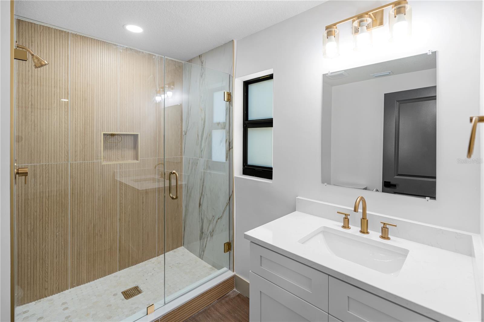 Listing photo id 28 for 567 Baywood Drive S