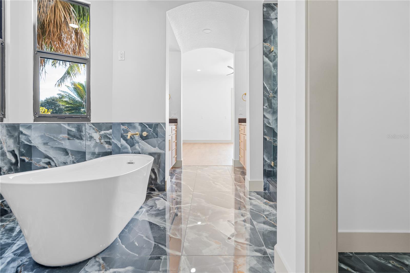 Listing photo id 35 for 567 Baywood Drive S