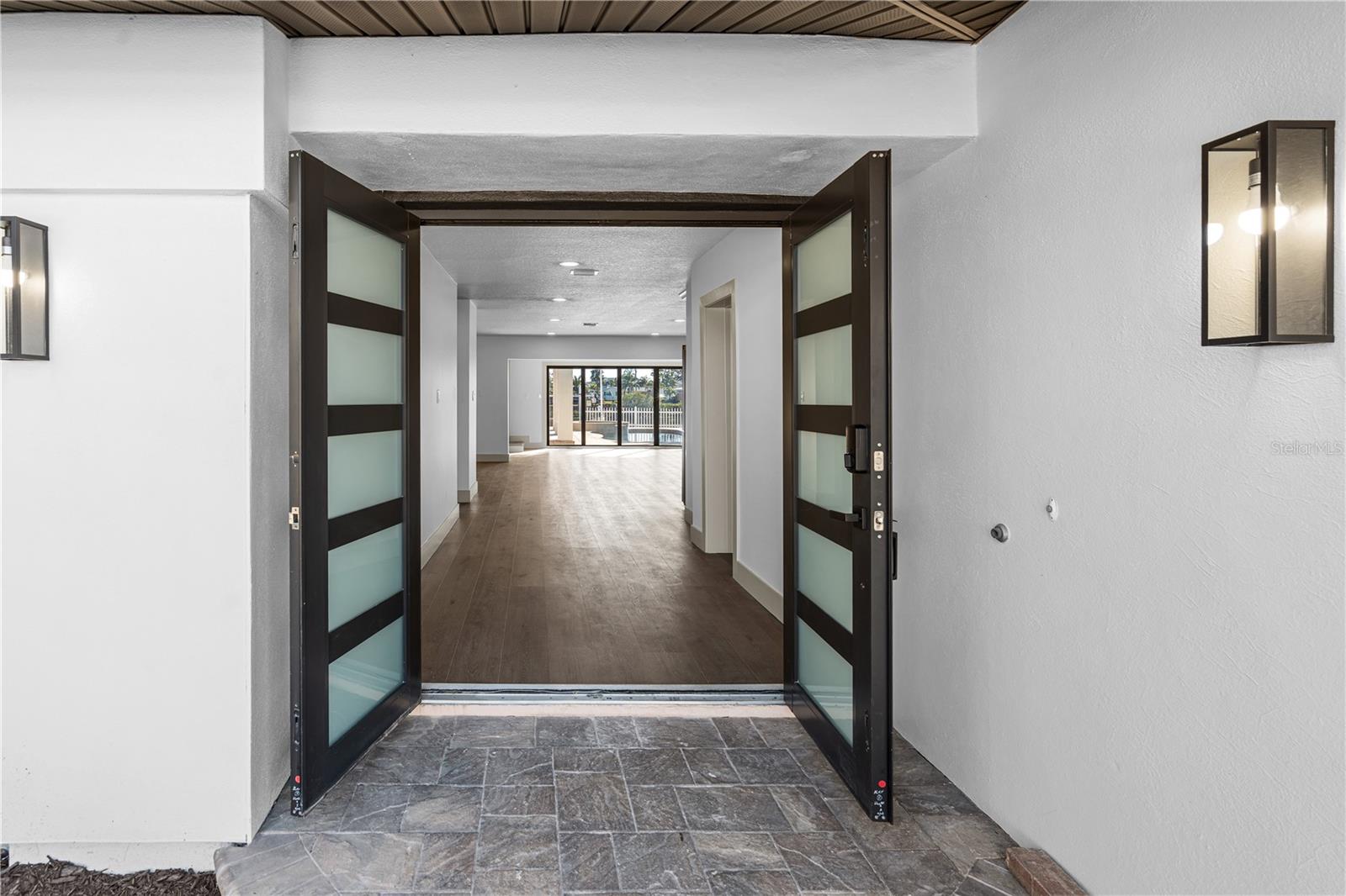 Listing photo id 2 for 567 Baywood Drive S