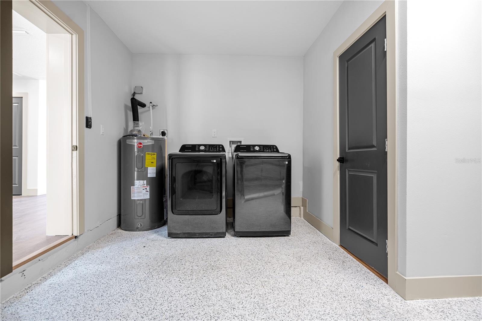 Listing photo id 39 for 567 Baywood Drive S