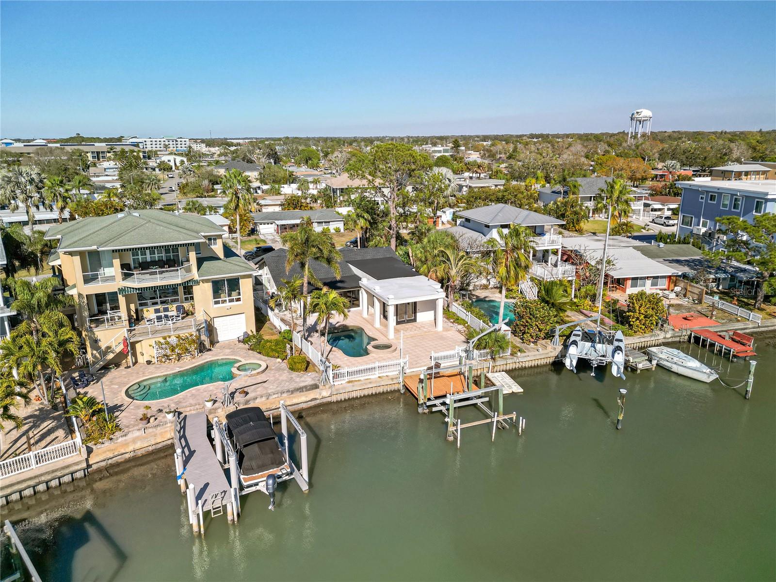 Listing photo id 40 for 567 Baywood Drive S