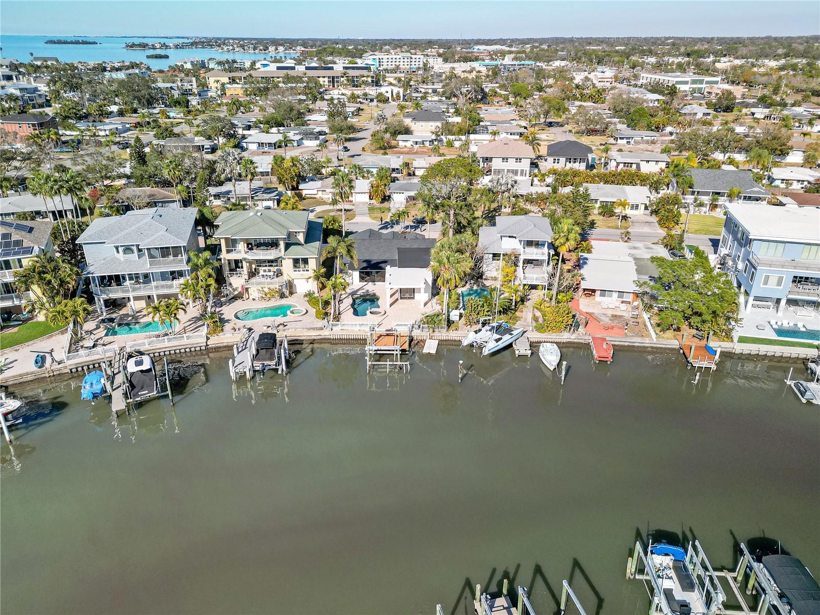 Listing photo id 41 for 567 Baywood Drive S