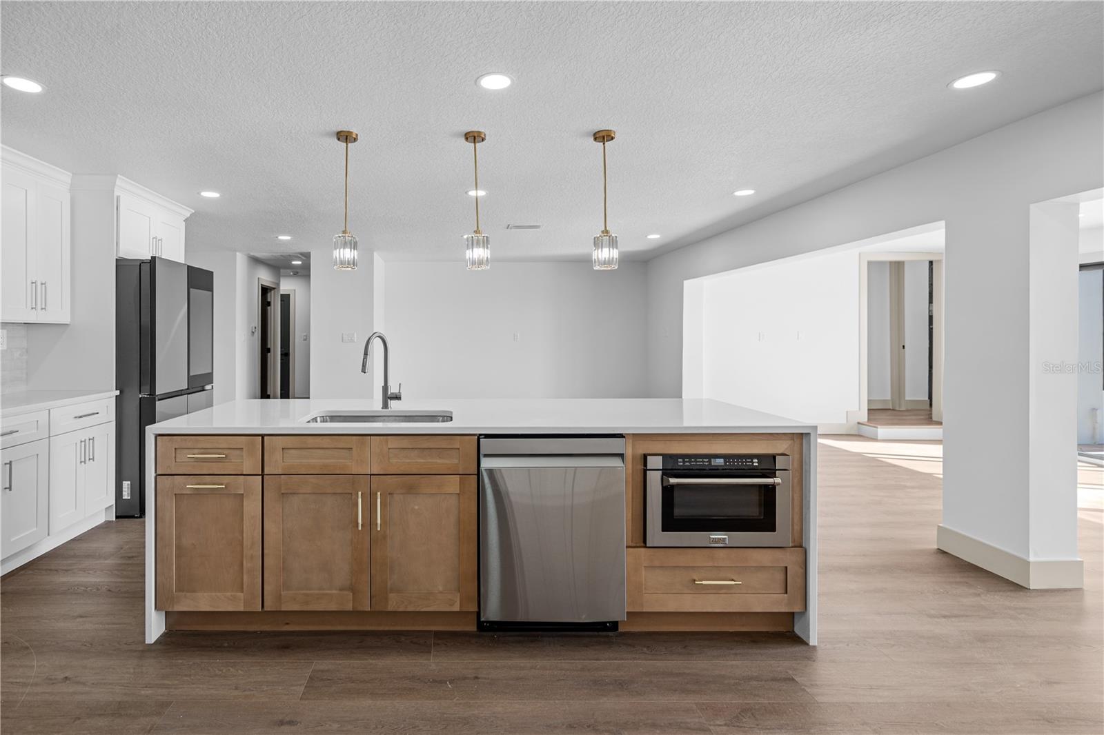 Listing photo id 7 for 567 Baywood Drive S