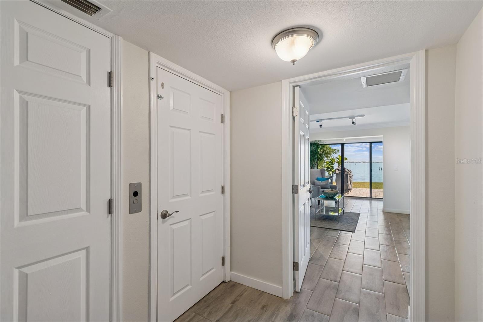 Image 13 of 51 For 5010 Bayshore Boulevard 9