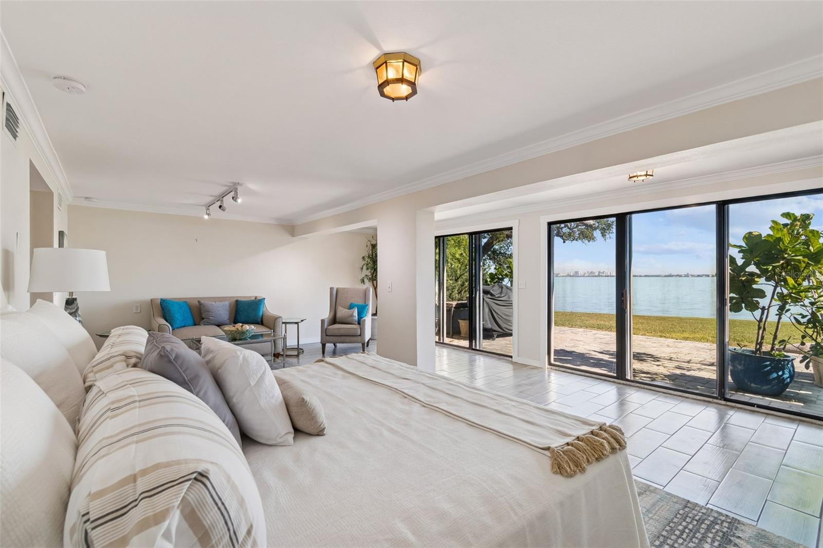 Image 15 of 51 For 5010 Bayshore Boulevard 9