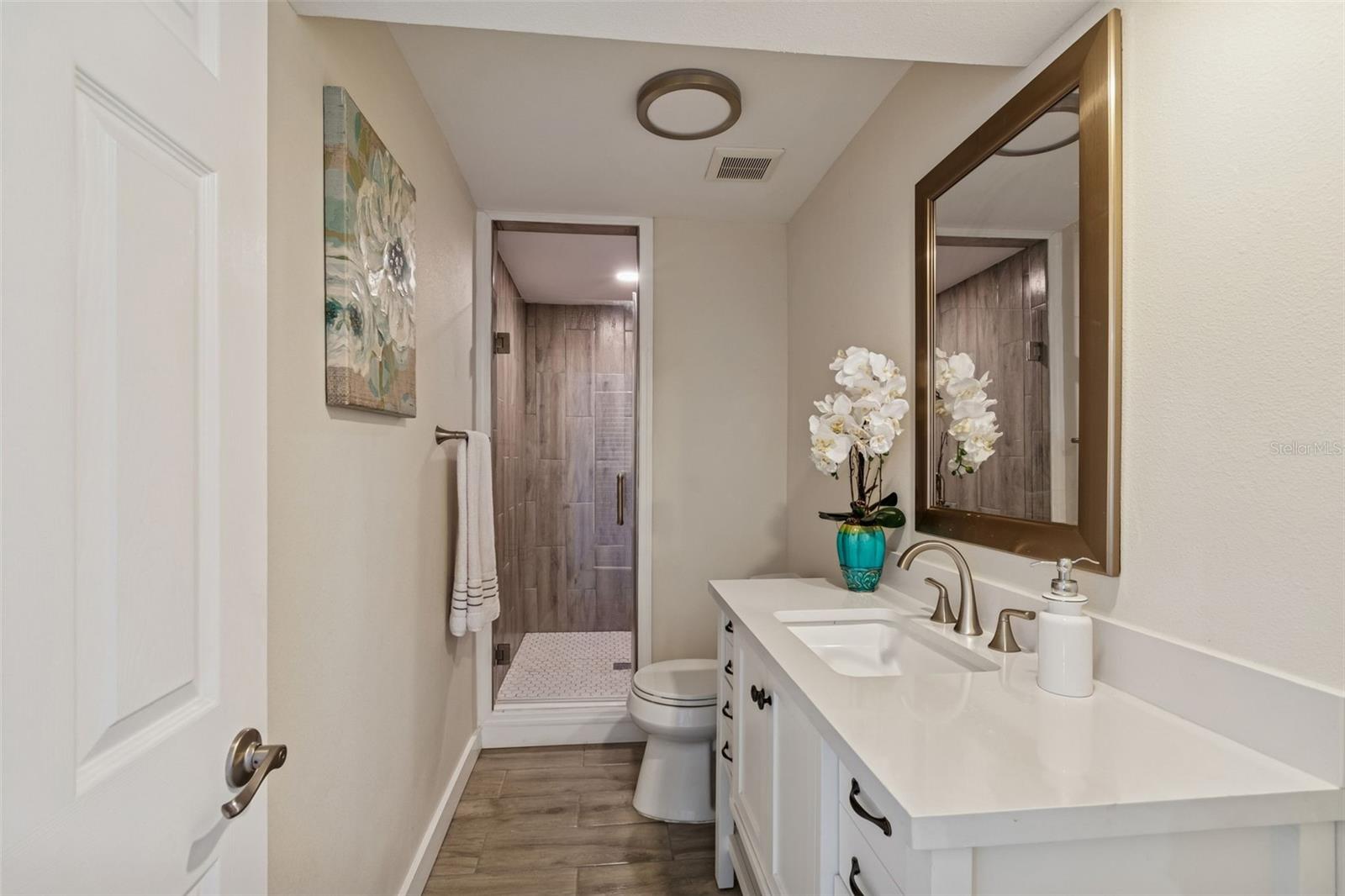 Image 17 of 51 For 5010 Bayshore Boulevard 9