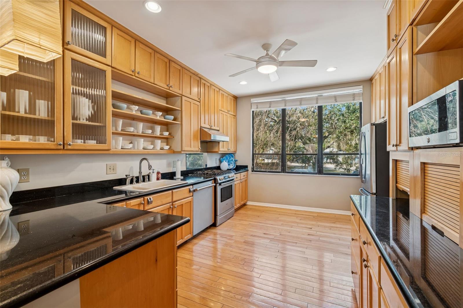 Image 27 of 51 For 5010 Bayshore Boulevard 9