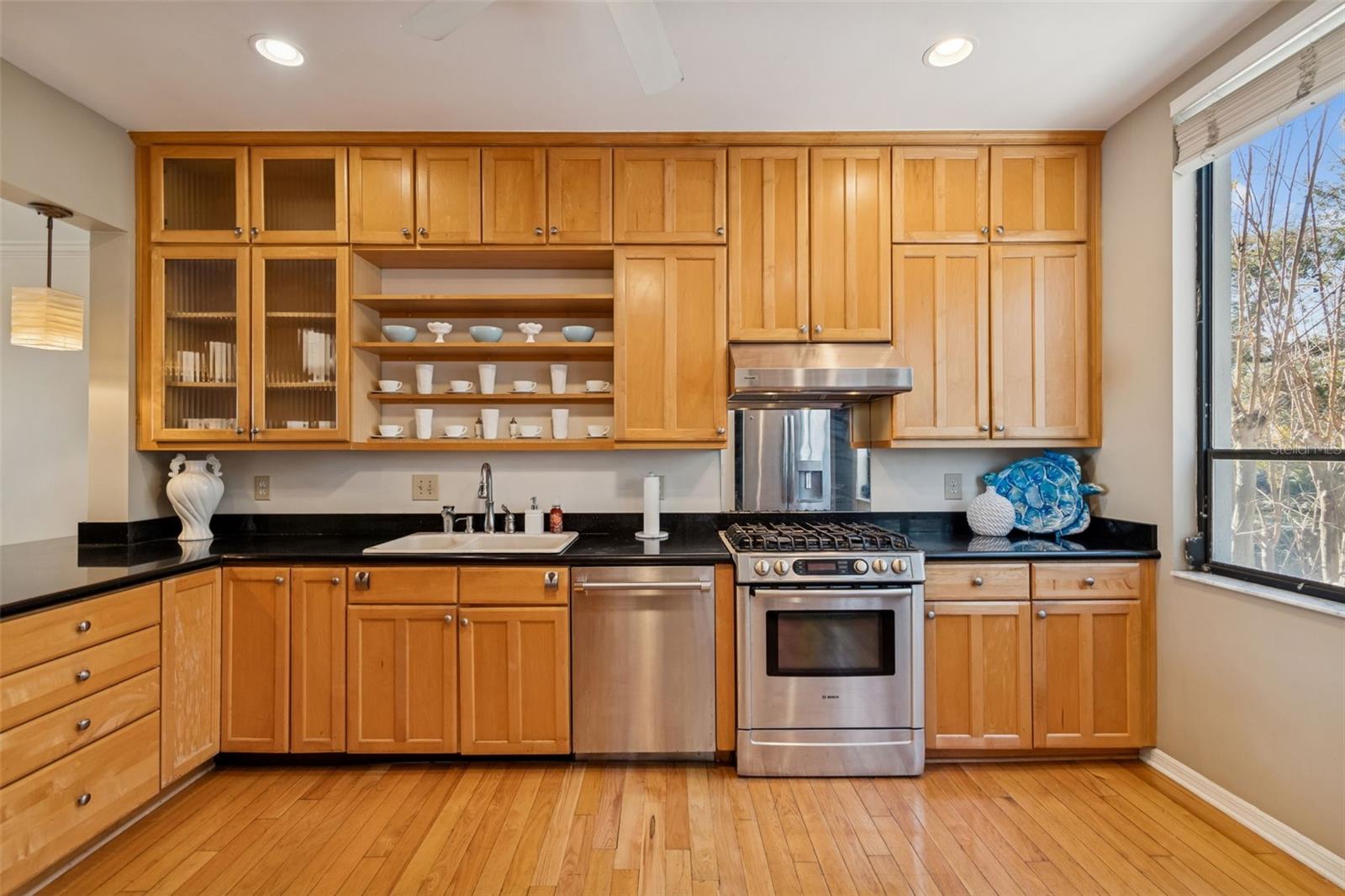 Image 3 of 51 For 5010 Bayshore Boulevard 9