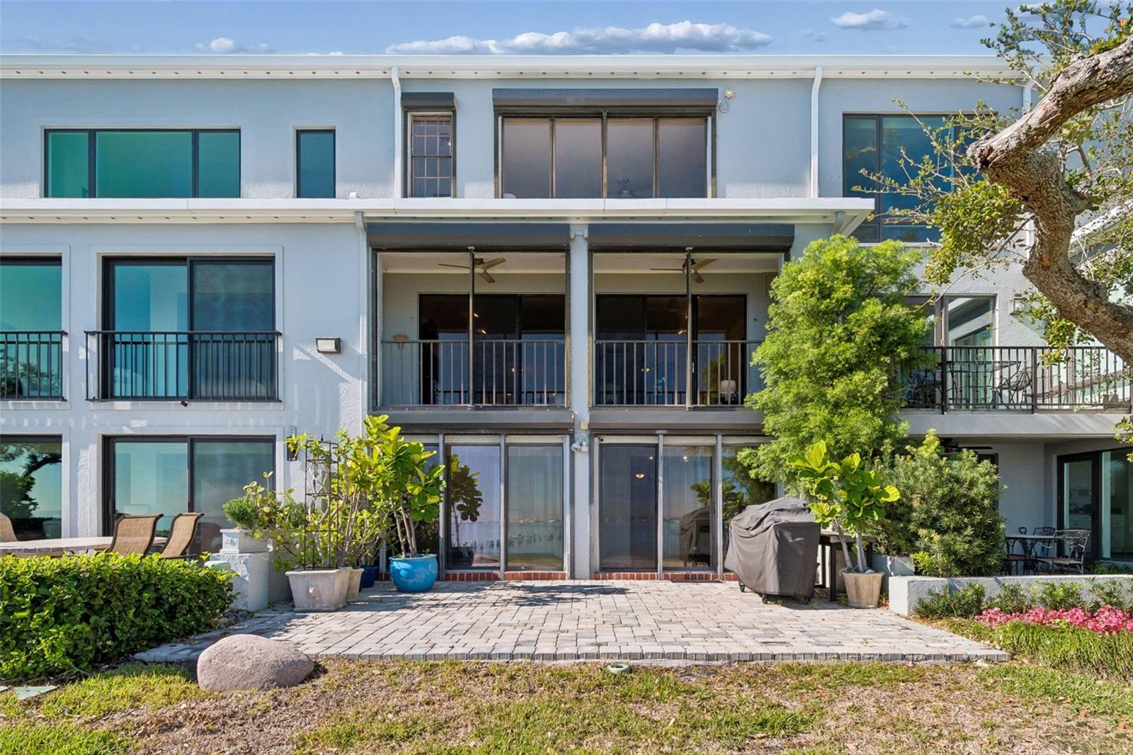 Image 43 of 51 For 5010 Bayshore Boulevard 9