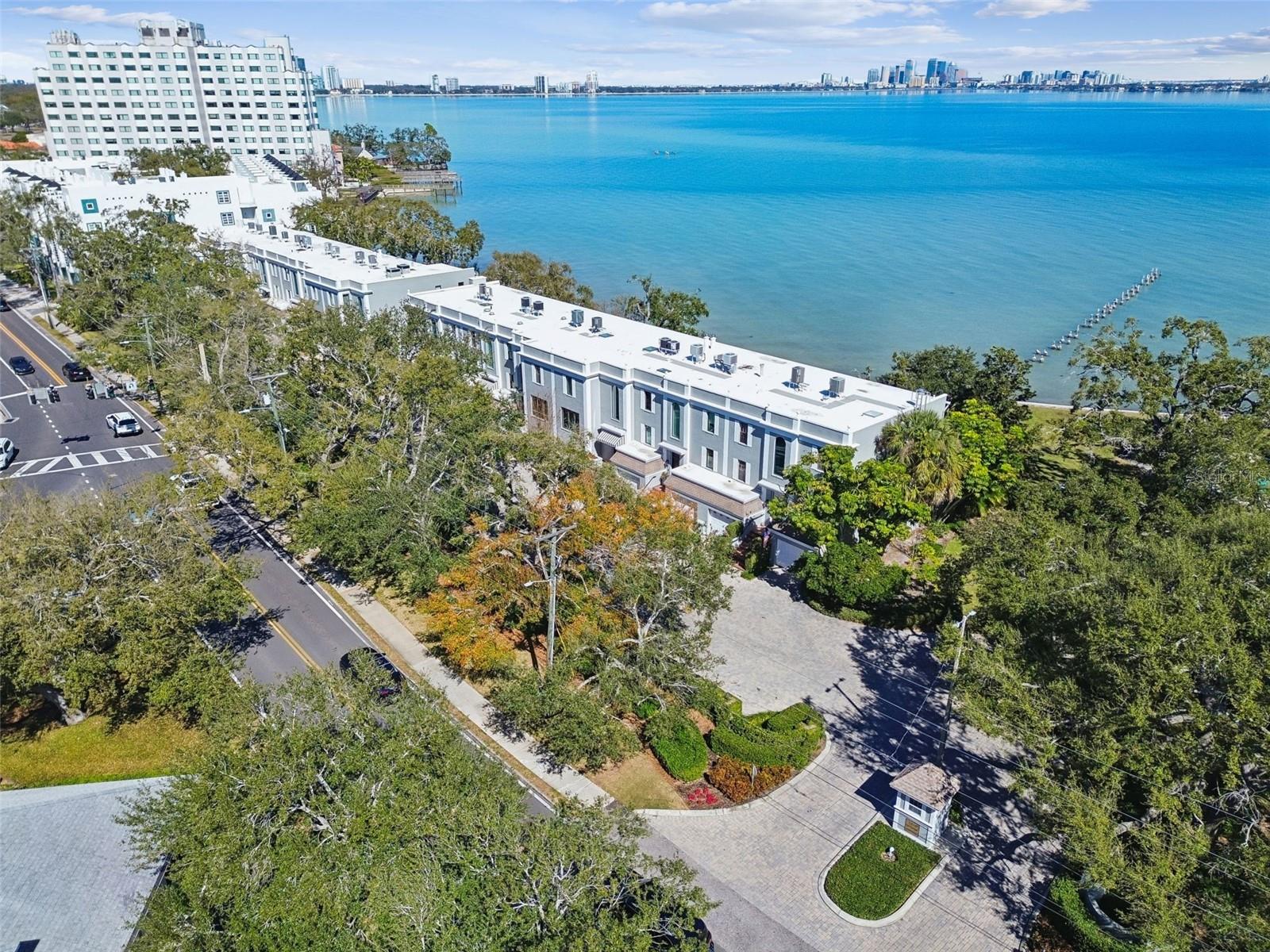 Image 45 of 51 For 5010 Bayshore Boulevard 9