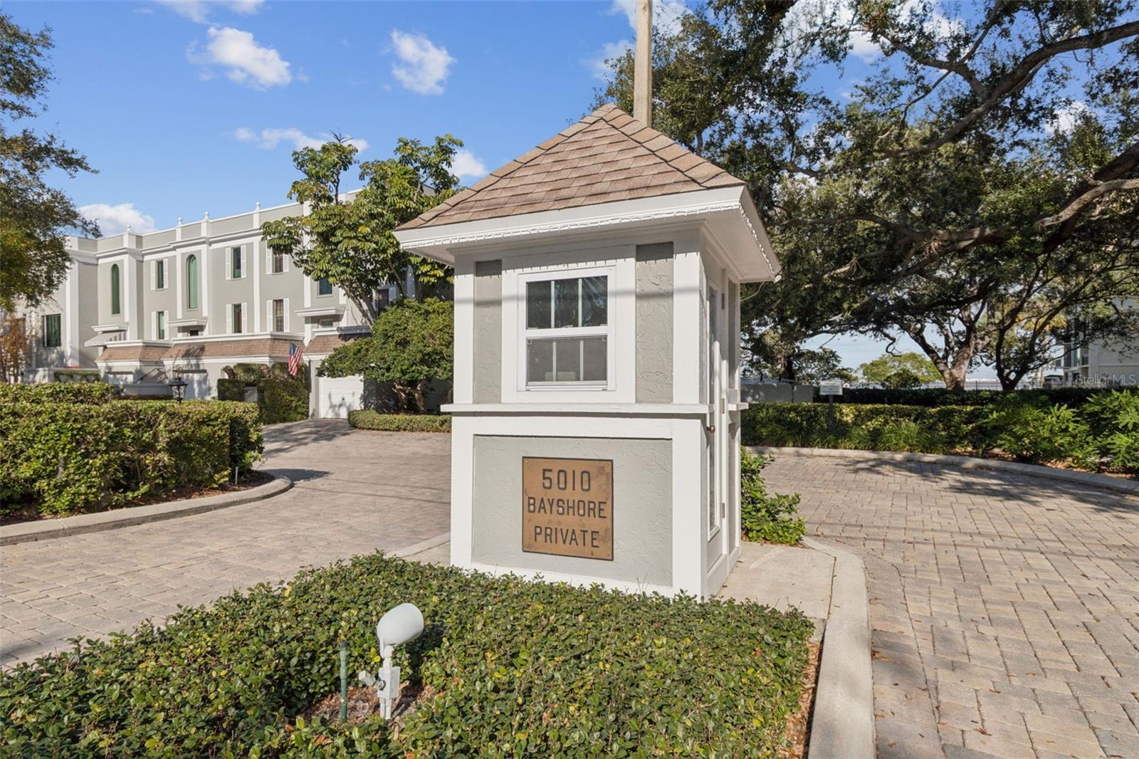 Image 47 of 51 For 5010 Bayshore Boulevard 9