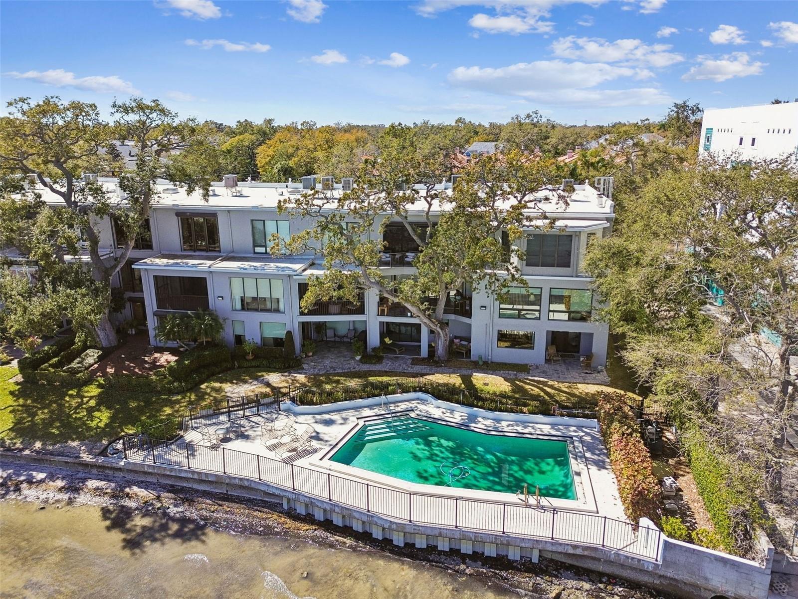 Image 49 of 51 For 5010 Bayshore Boulevard 9