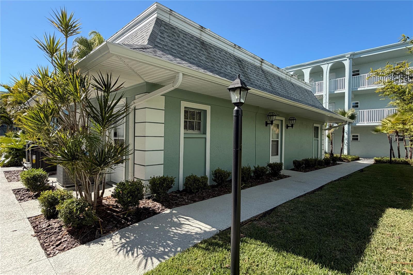 Image 20 of 24 For 701 Poinsettia Road 340