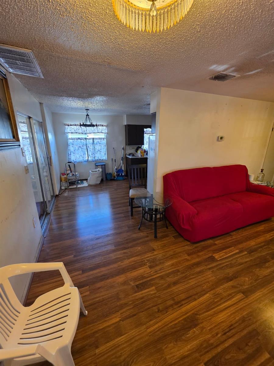 Image 4 of 19 For 2215 Emma Street