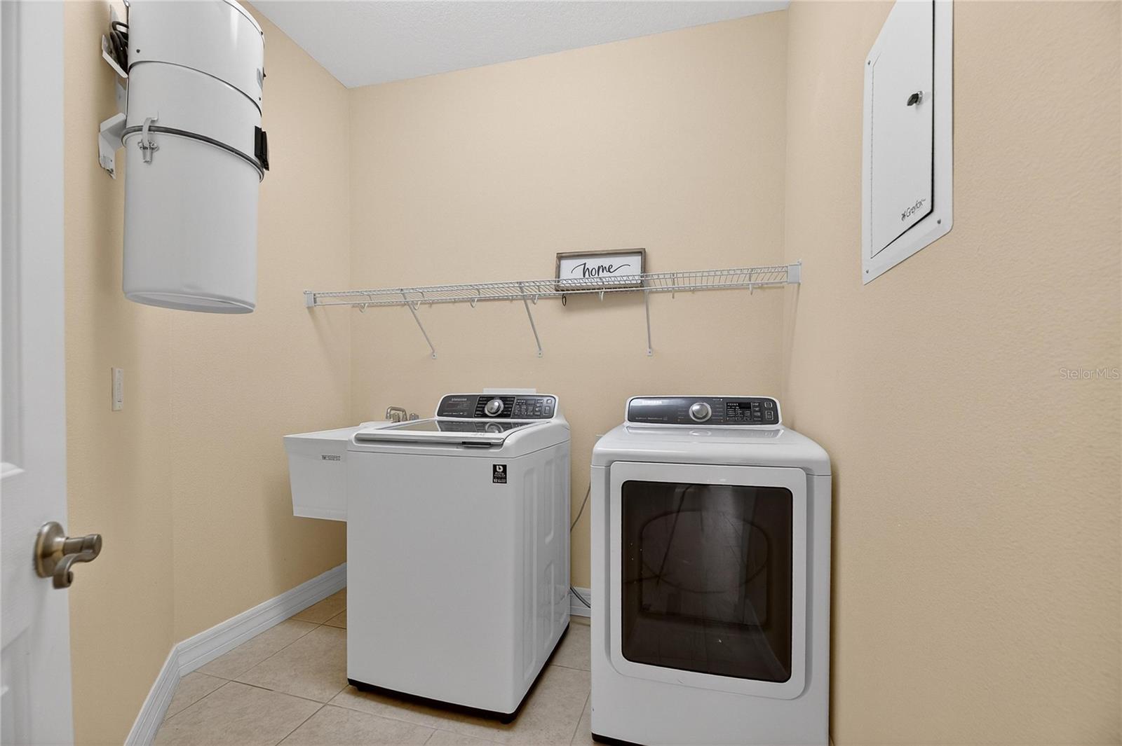 Image 20 of 49 For 1420 Emerald Dunes Drive