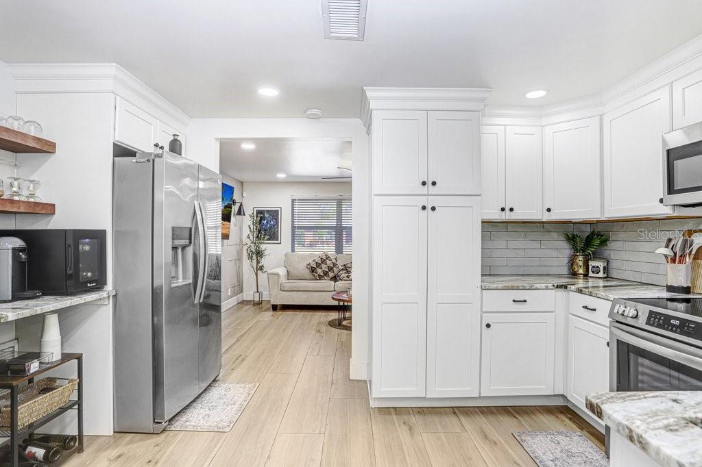 Listing photo id 10 for 1812 Crawford Street