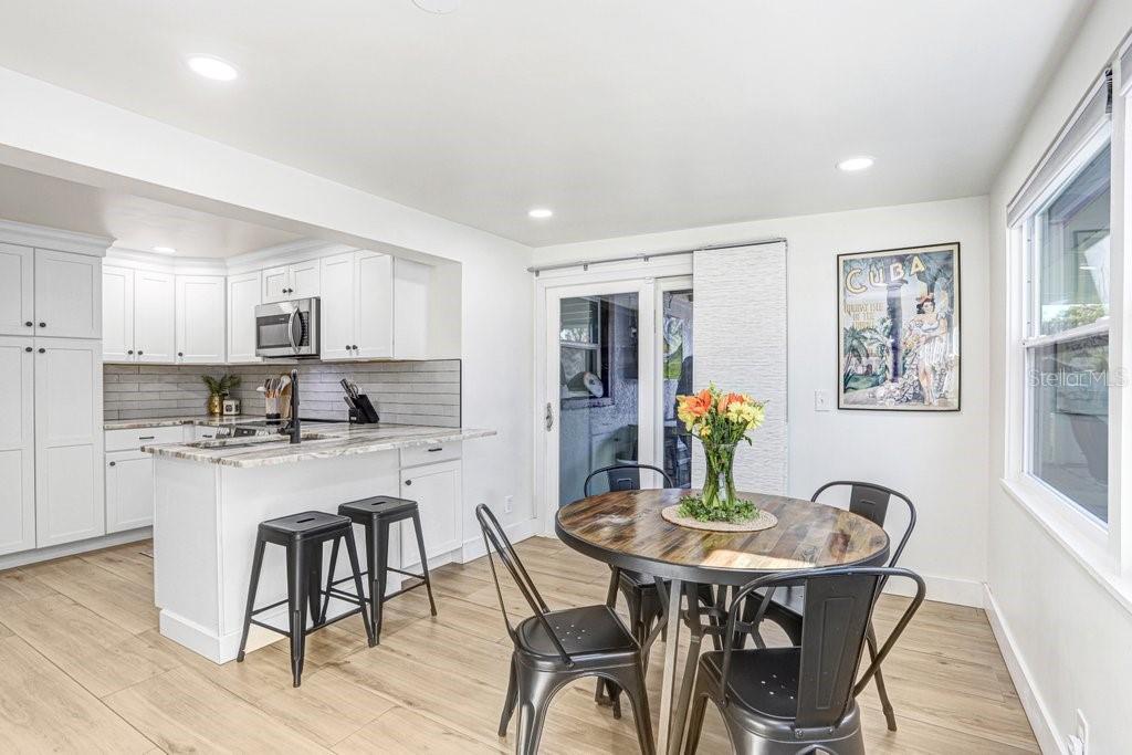 Listing photo id 13 for 1812 Crawford Street