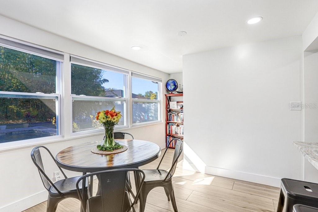 Listing photo id 15 for 1812 Crawford Street