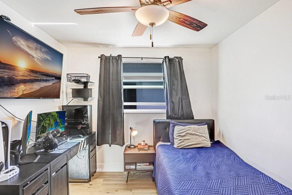 Listing photo id 21 for 1812 Crawford Street