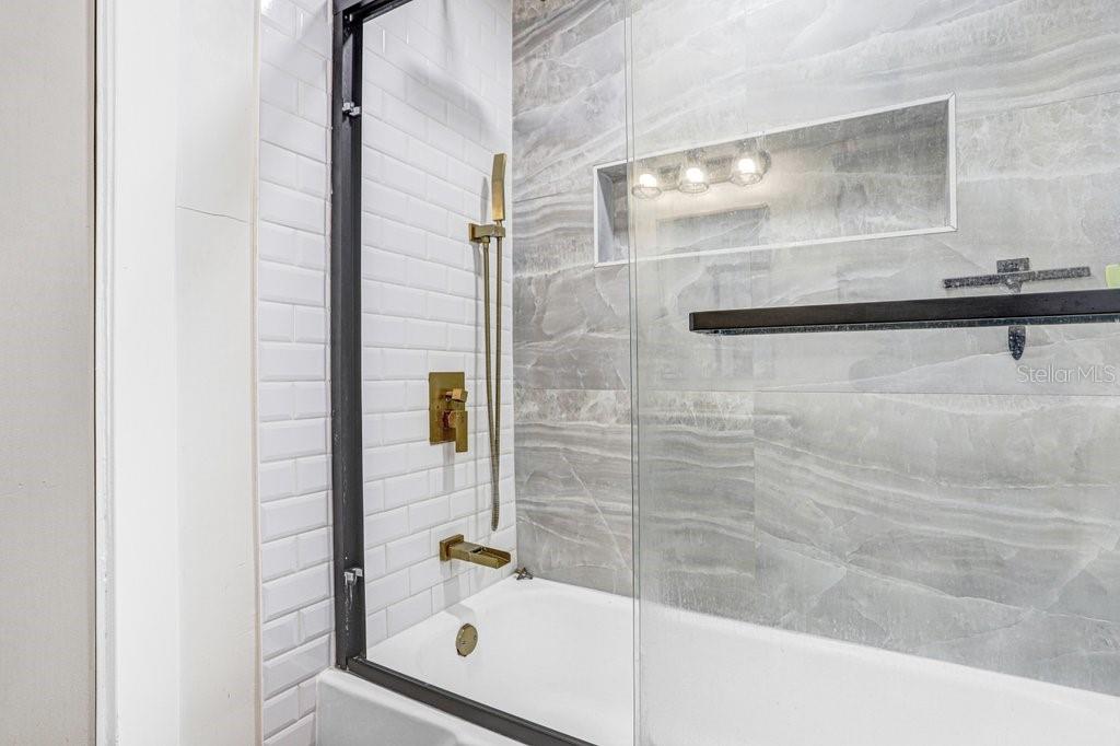 Listing photo id 23 for 1812 Crawford Street