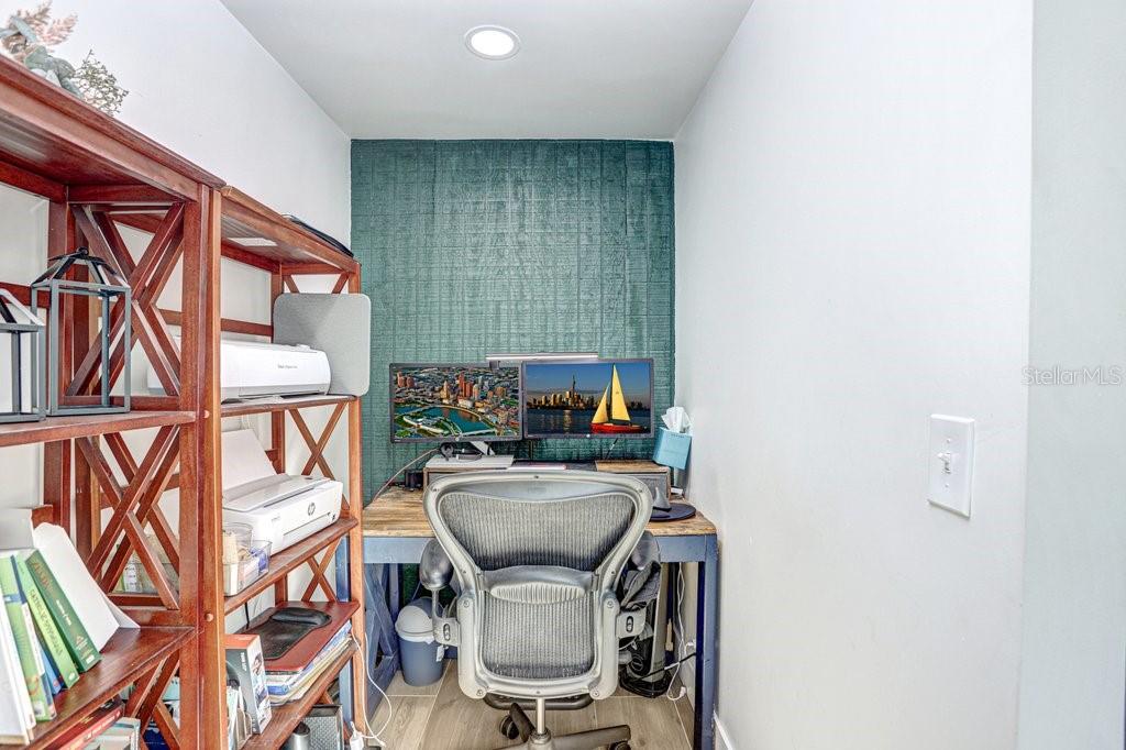 Listing photo id 24 for 1812 Crawford Street