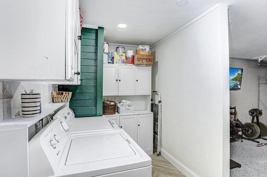 Listing photo id 25 for 1812 Crawford Street