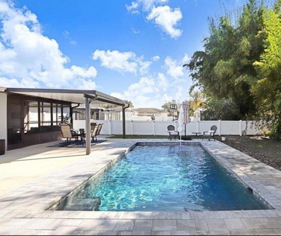 Listing photo id 32 for 1812 Crawford Street