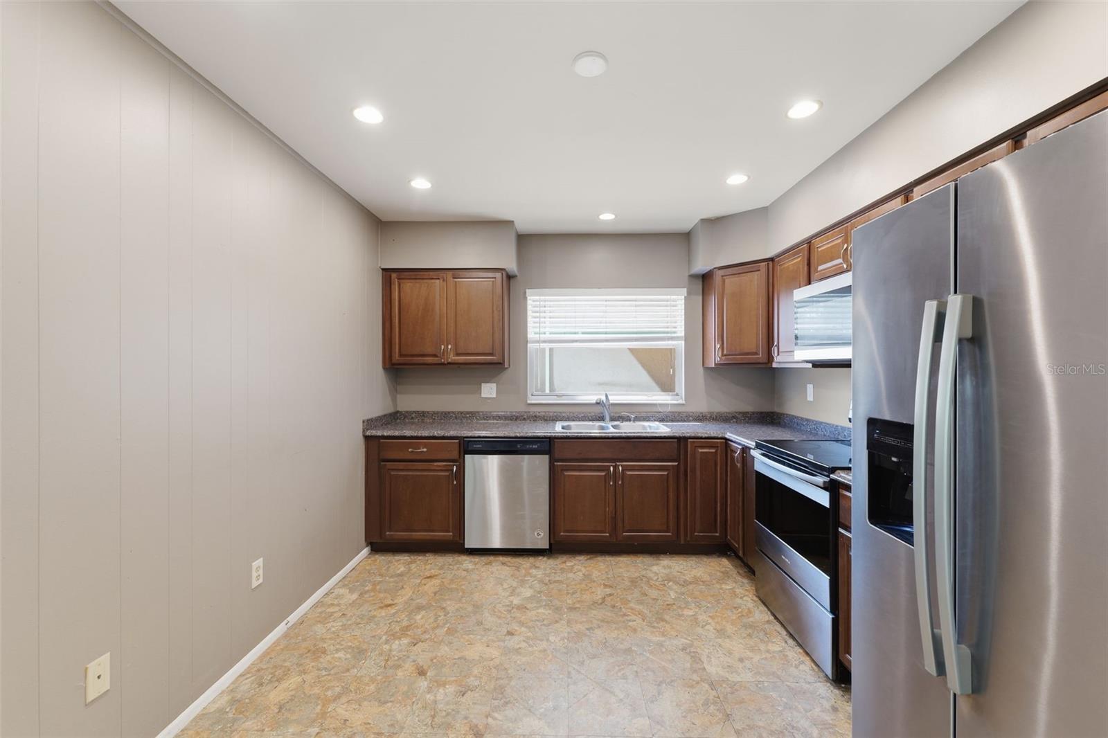 Image 14 of 38 For 2725 Fox Fire Court