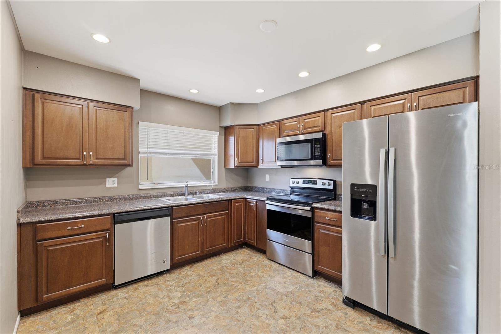 Image 15 of 38 For 2725 Fox Fire Court