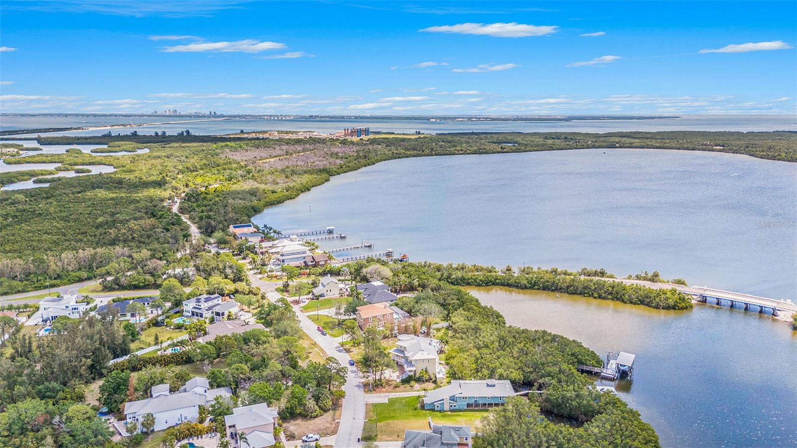 Image 7 of 16 For 734 Weedon Drive Ne