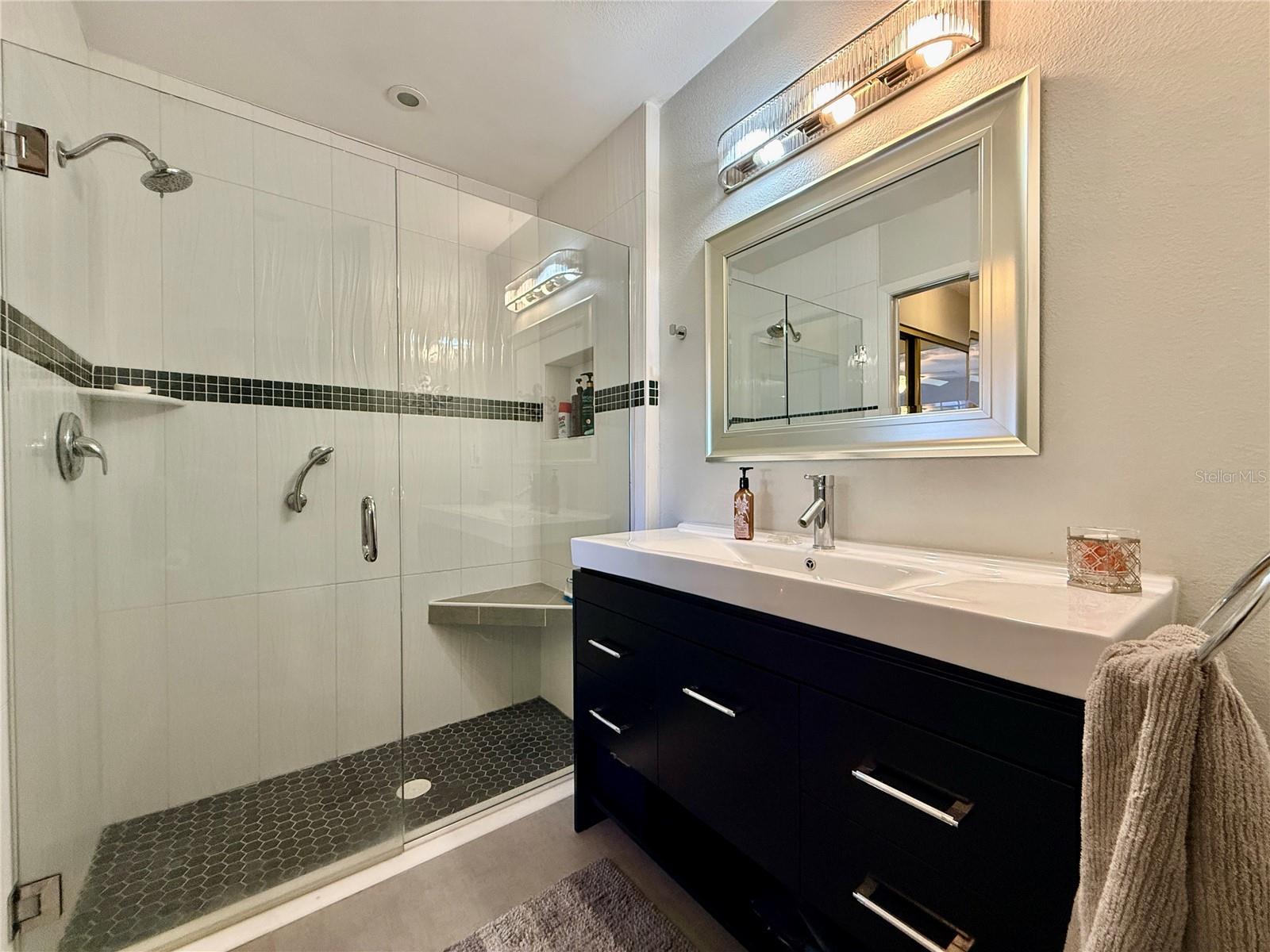 Image 24 of 43 For 2749 Countryside Boulevard 22