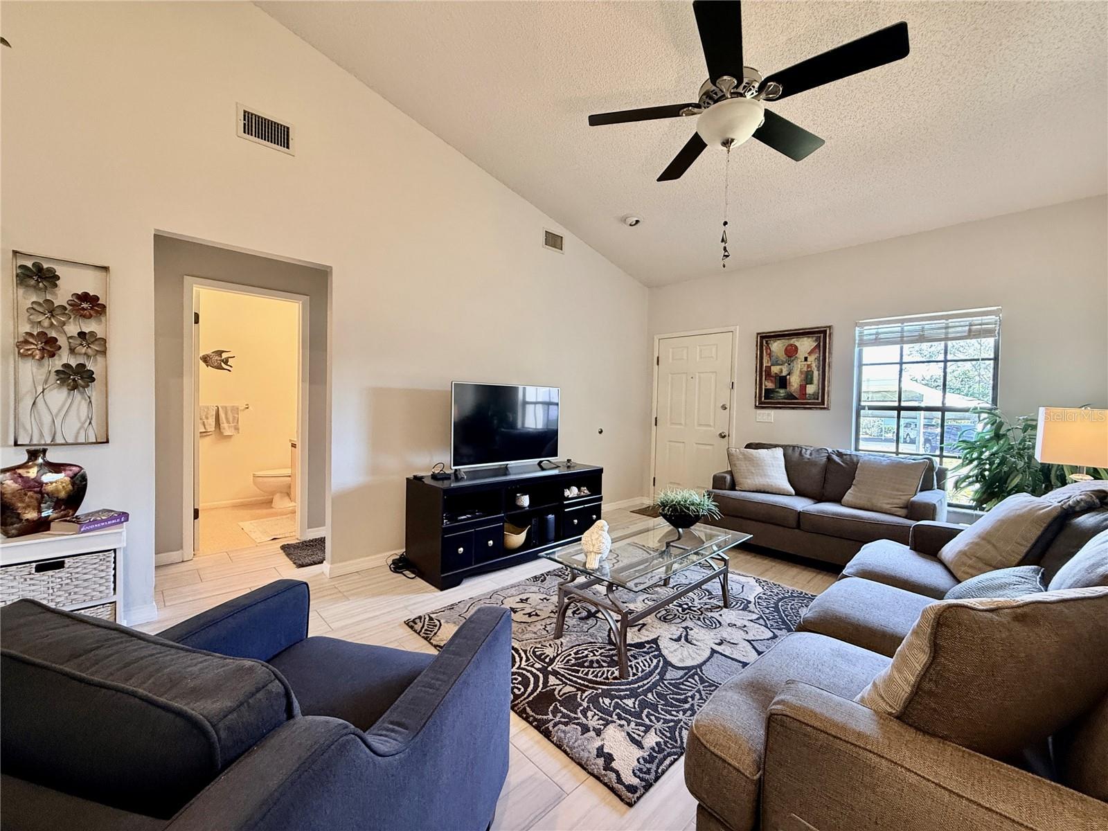 Image 7 of 43 For 2749 Countryside Boulevard 22