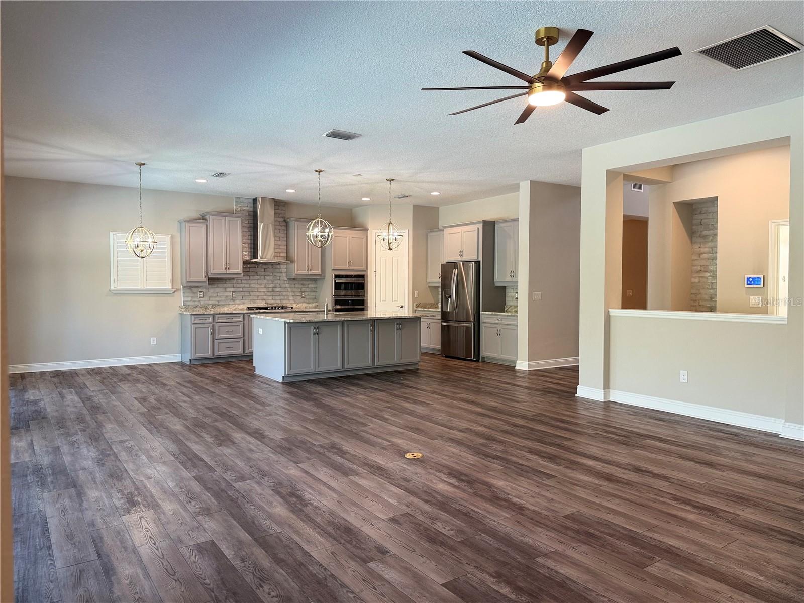 Image 29 of 76 For 7004 Mainland Avenue