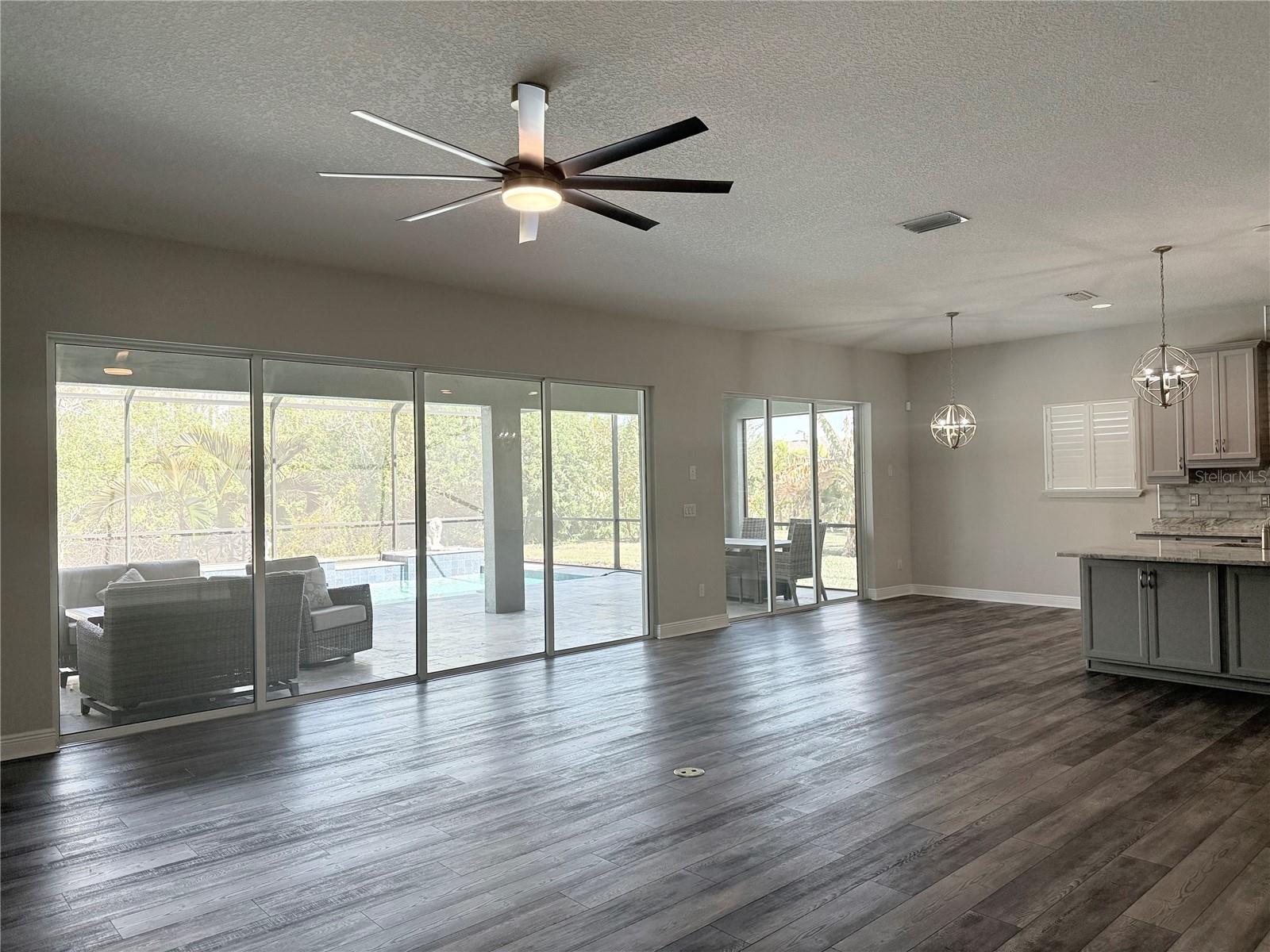 Image 33 of 76 For 7004 Mainland Avenue