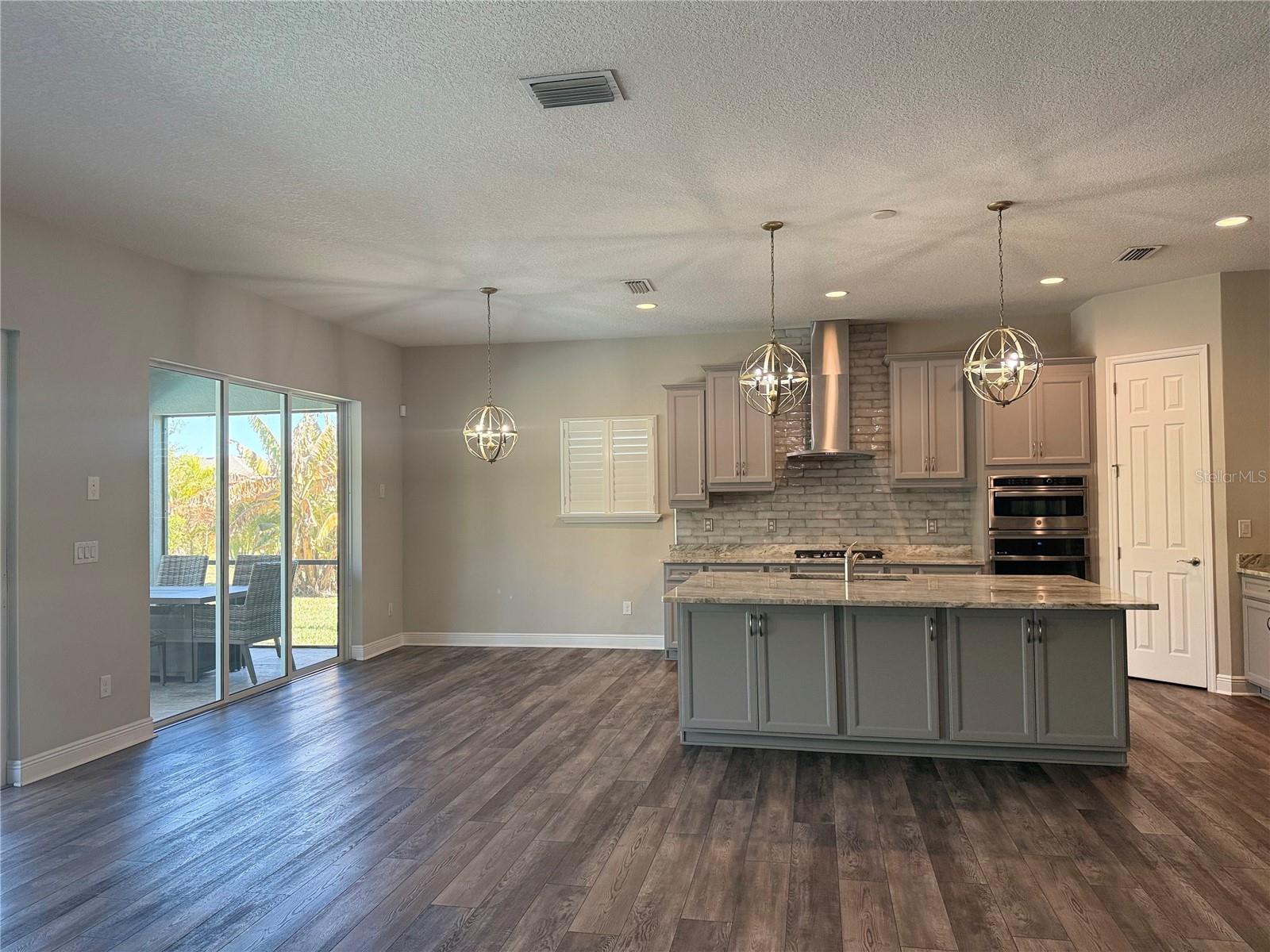 Image 34 of 76 For 7004 Mainland Avenue