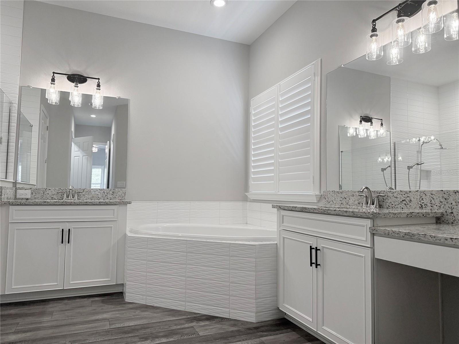 Image 40 of 76 For 7004 Mainland Avenue