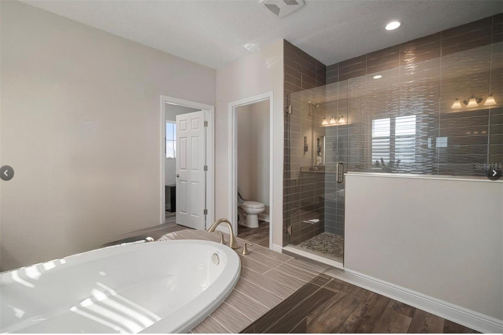 Image 54 of 76 For 7004 Mainland Avenue