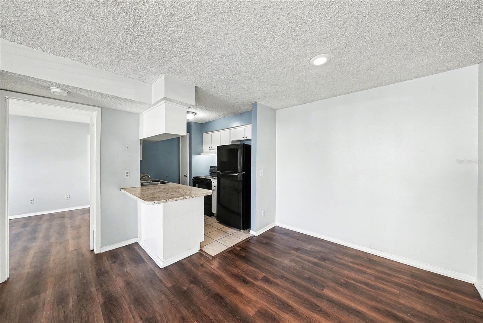 Image 10 of 33 For 550 Golden Raintree Place 550