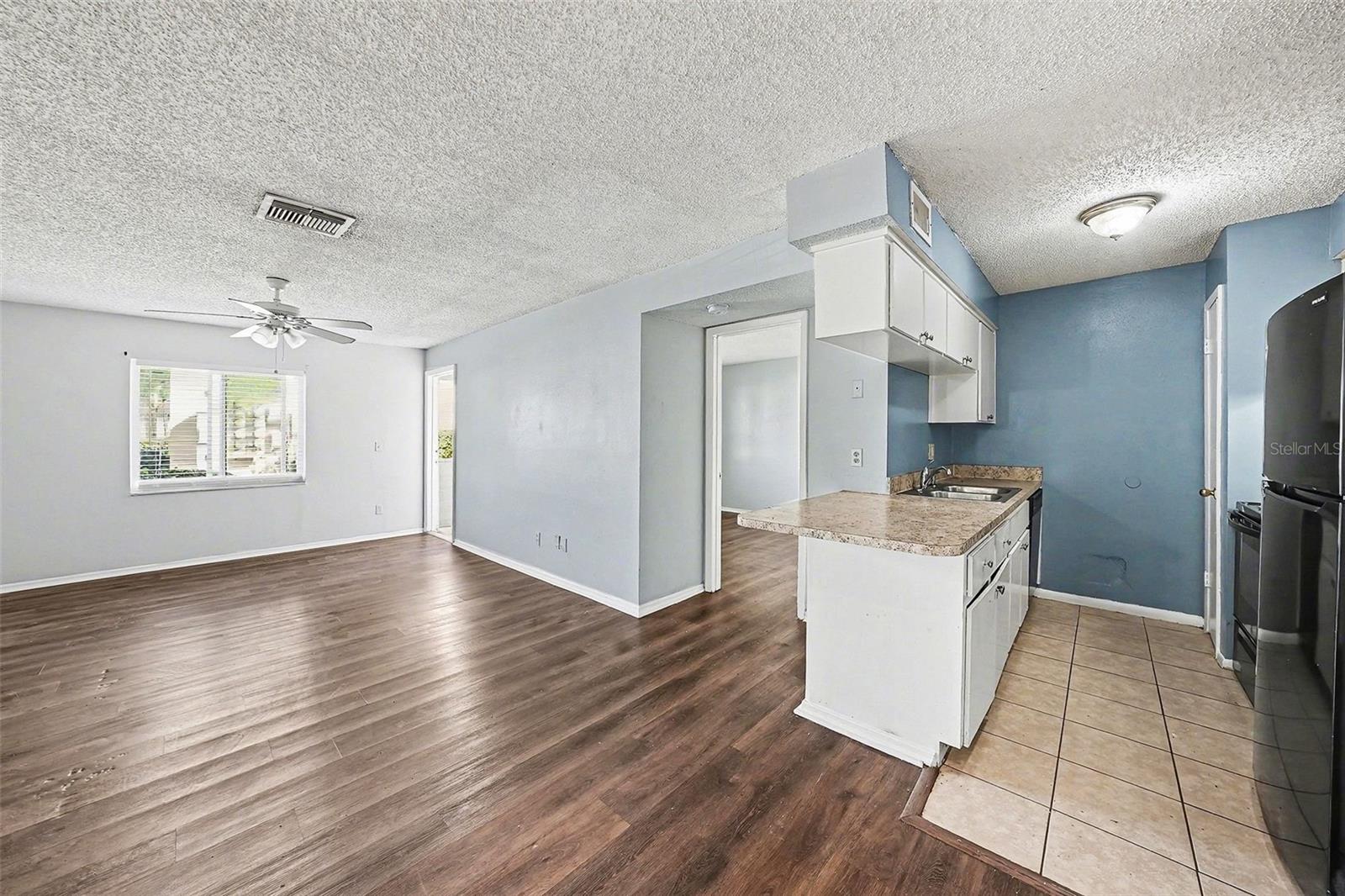 Image 11 of 33 For 550 Golden Raintree Place 550