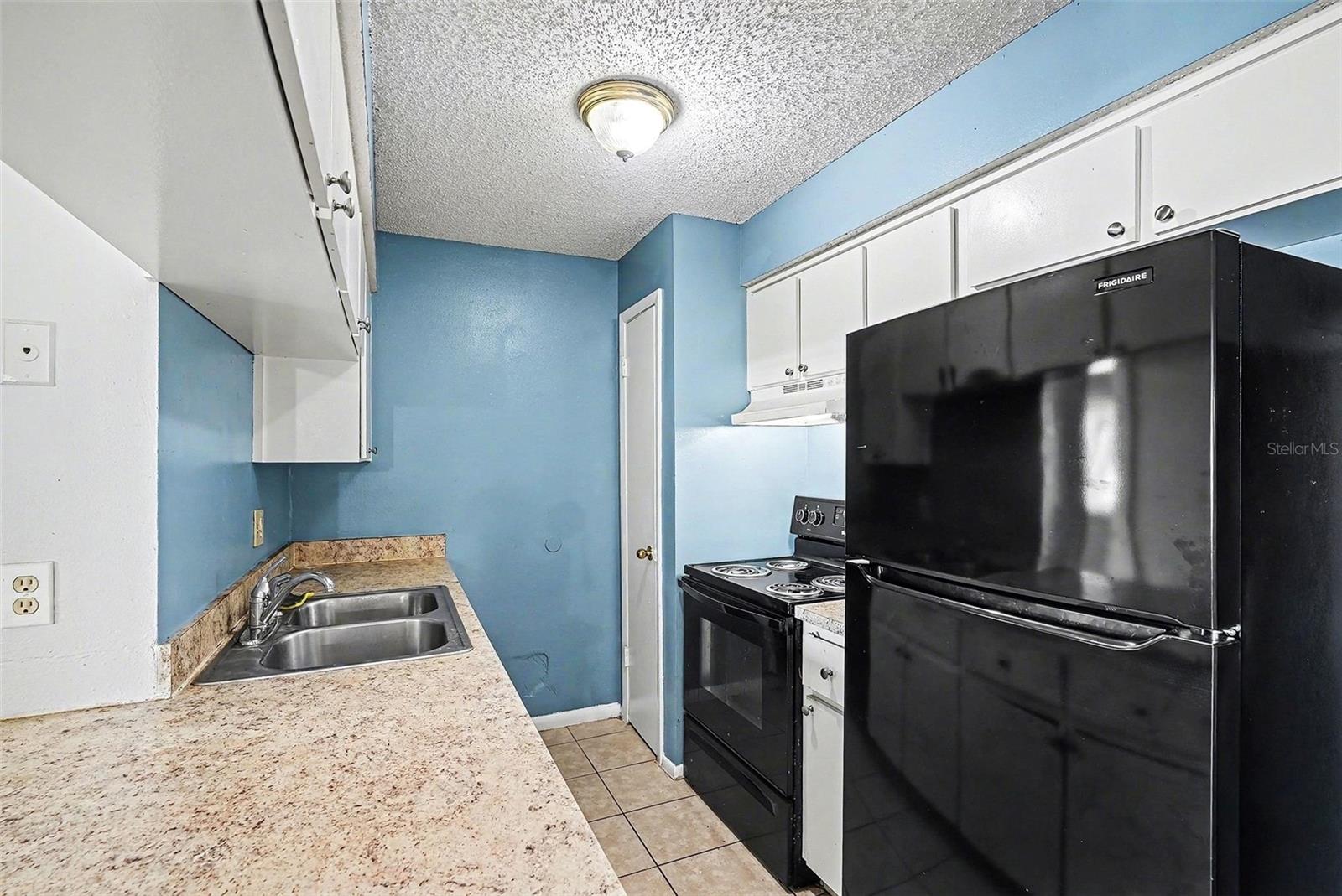 Image 12 of 33 For 550 Golden Raintree Place 550