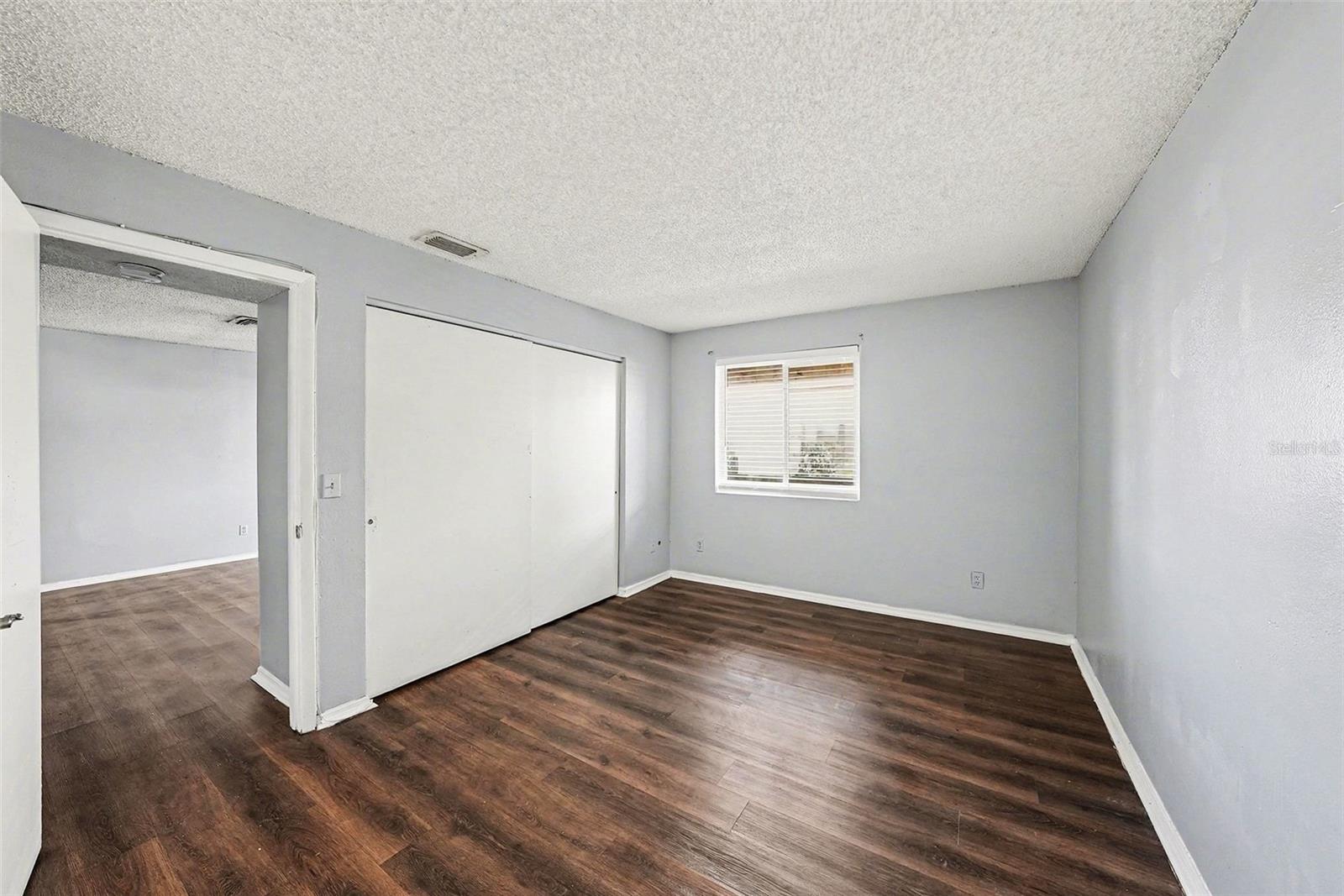 Image 15 of 33 For 550 Golden Raintree Place 550