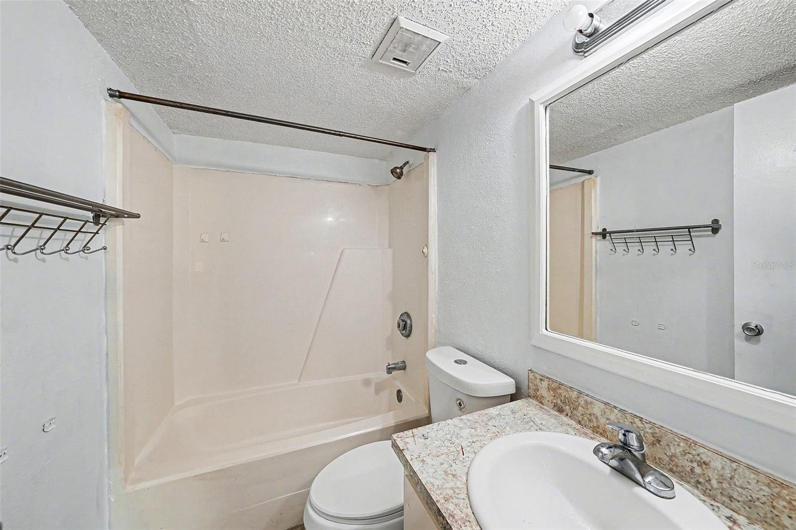 Image 17 of 33 For 550 Golden Raintree Place 550